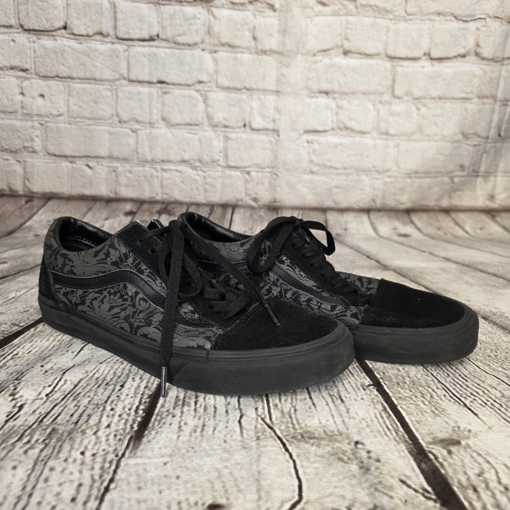 Vans Black Low-Top Skate Sneakers with Suede Accents